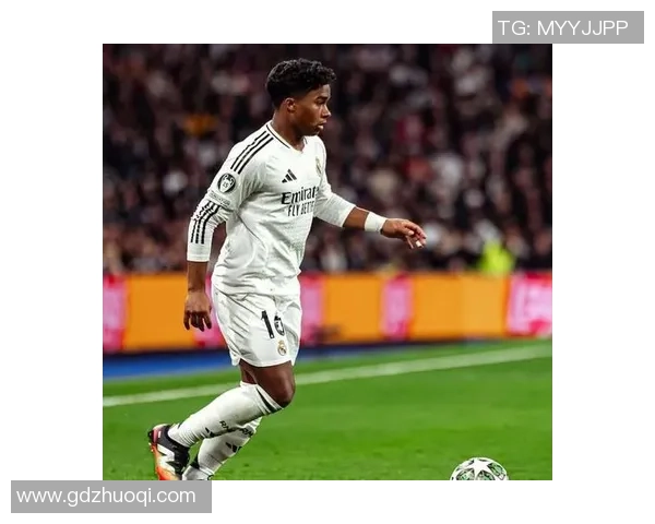 98后足球新星崛起 探索新时代球员风采与未来发展潜力 98后足球新星崛起 探索新时代球员风采与未来发展潜力