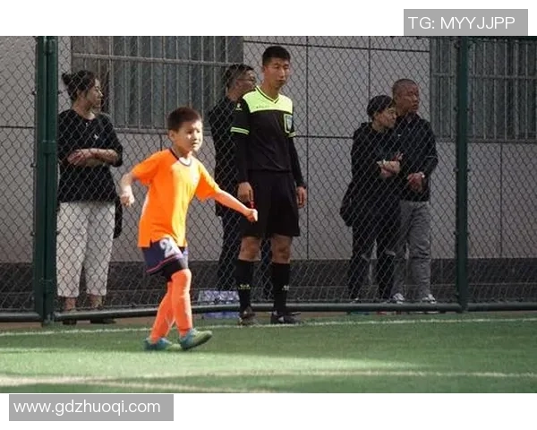 朝鲜足球头号球星：李正秀如何在国际赛场上展现个人风采与实力
