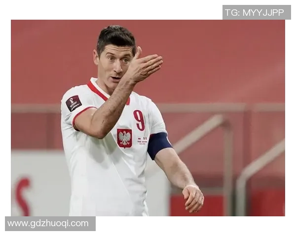 波兰足球二号球星是谁 解析其在球队中的关键角色与未来发展潜力