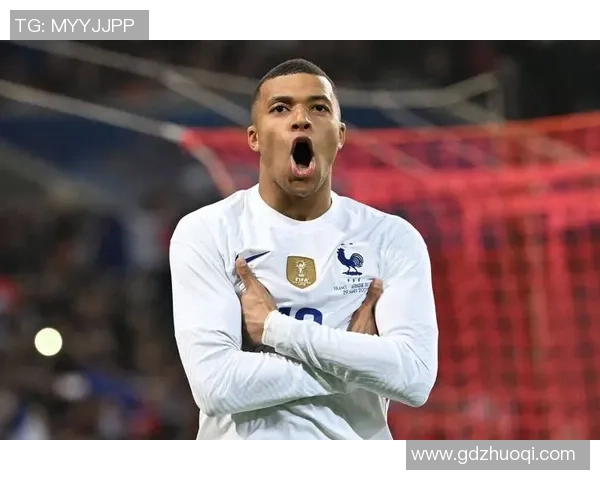 足坛焦点著名球星因激烈犯规遭红牌罚下引发全场热议